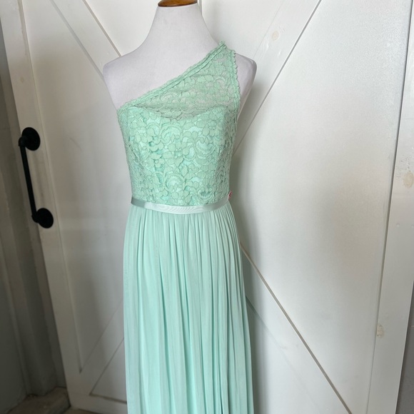 David’s bridal green one shoulder lace formal dress - Picture 3 of 16